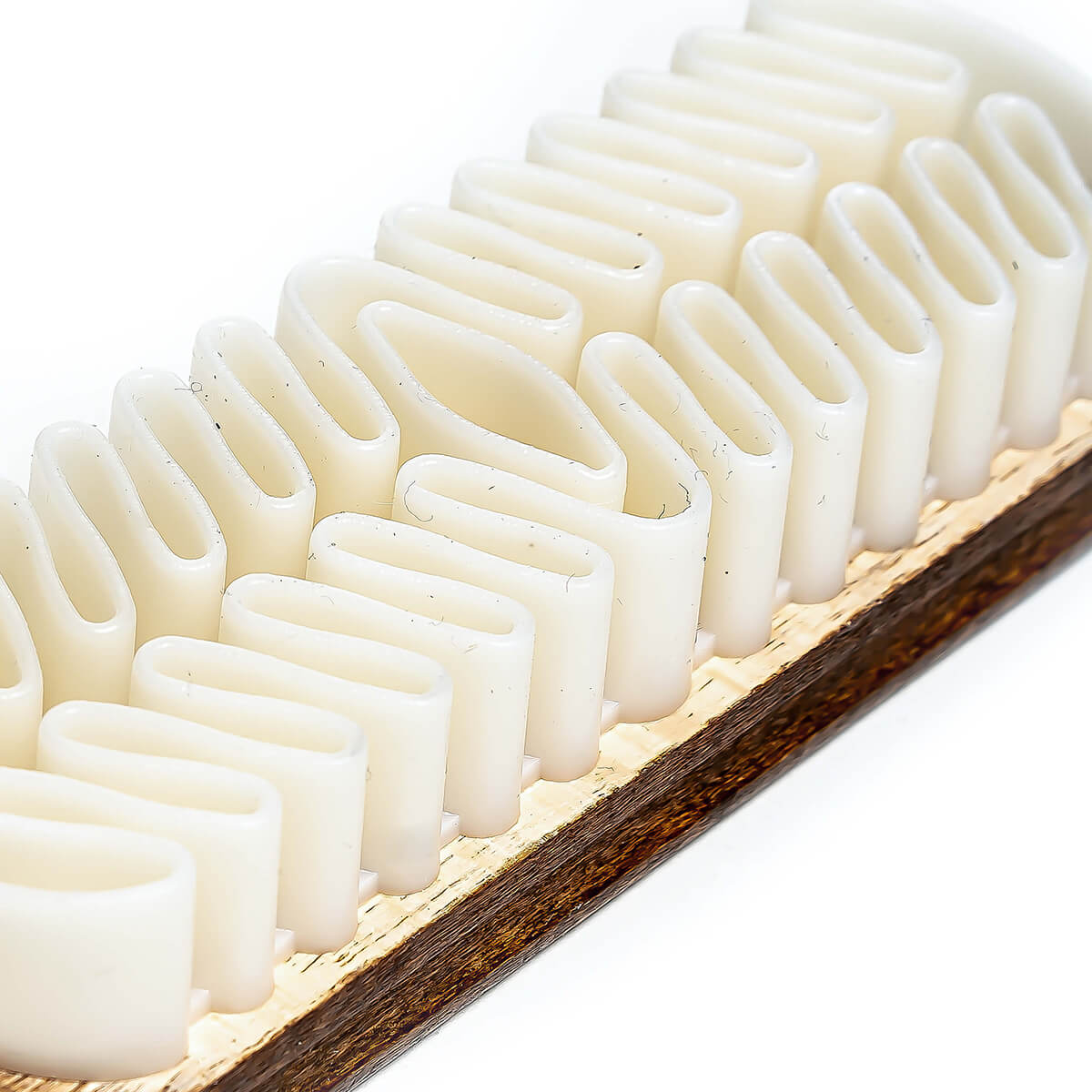 Collonil Velour Boy Brosse pour daim détail lamelles en oblique
