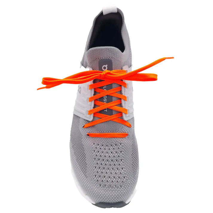 lacets-plats-fins-rouge-on-chaussures